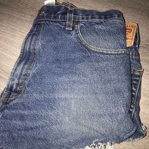 Mid-rise Levi Jean shorts
